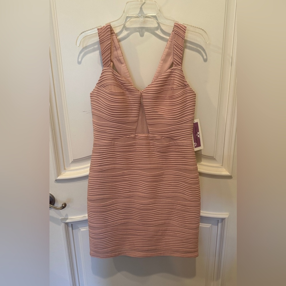 Adrianna Papell Hailey Logan Keyhole Sleeveless Dress